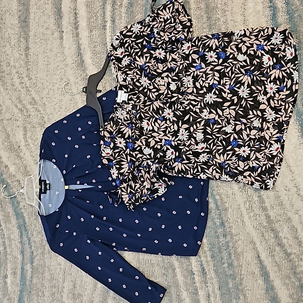 Liz Claiborne 2-Piece Woman's Floral Blouse Set. Sz: Medium   EUC
